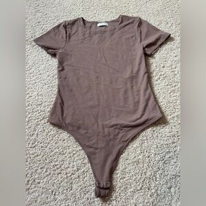 Aritzia Babaton Brown Large S/S bodysuit Thong